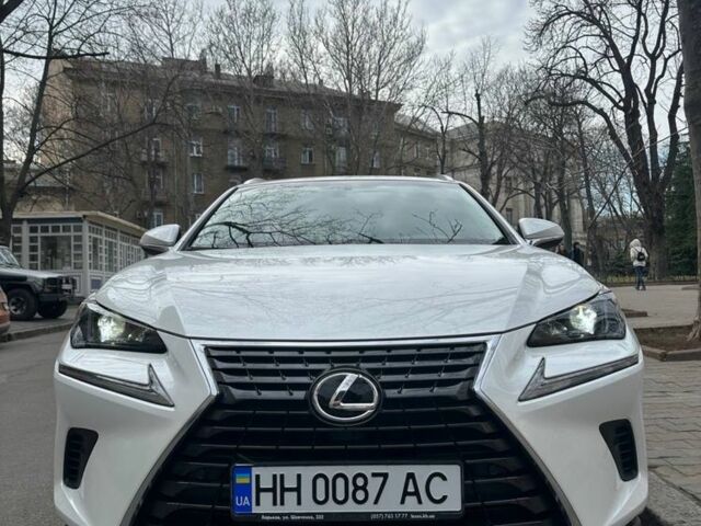 Білий Лексус НХ, об'ємом двигуна 2 л та пробігом 57 тис. км за 34999 $, фото 1 на Automoto.ua