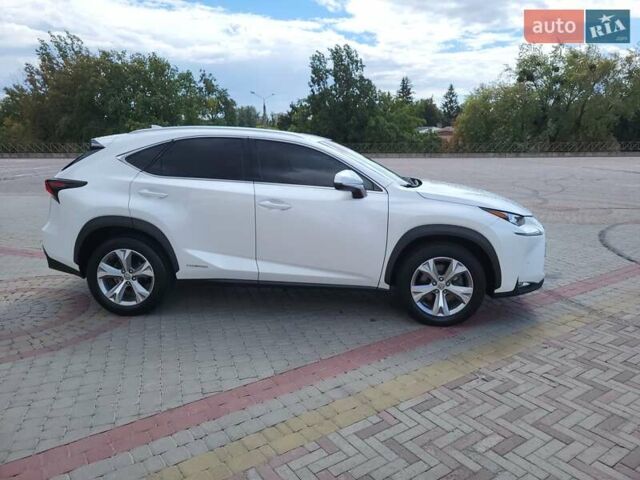 Белый Лексус НХ, объемом двигателя 2.49 л и пробегом 71 тыс. км за 30500 $, фото 4 на Automoto.ua