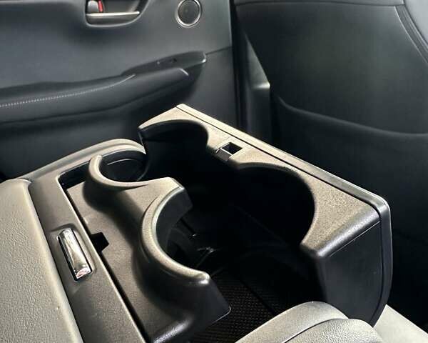 Білий Лексус НХ, об'ємом двигуна 2 л та пробігом 126 тис. км за 25950 $, фото 26 на Automoto.ua
