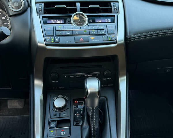 Білий Лексус НХ, об'ємом двигуна 2 л та пробігом 90 тис. км за 25500 $, фото 16 на Automoto.ua