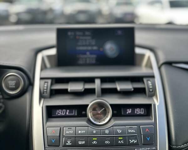 Білий Лексус НХ, об'ємом двигуна 2 л та пробігом 126 тис. км за 25950 $, фото 34 на Automoto.ua
