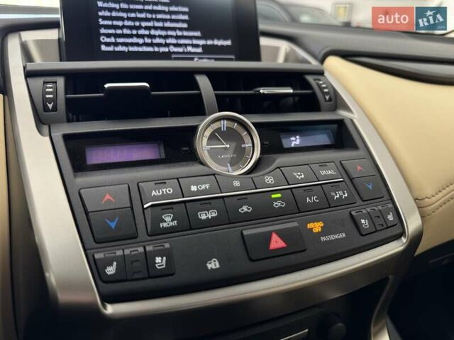 Белый Лексус НХ, объемом двигателя 2 л и пробегом 56 тыс. км за 22500 $, фото 21 на Automoto.ua