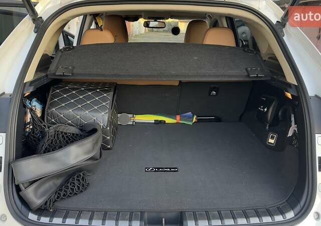 Білий Лексус НХ, об'ємом двигуна 2 л та пробігом 59 тис. км за 25000 $, фото 13 на Automoto.ua