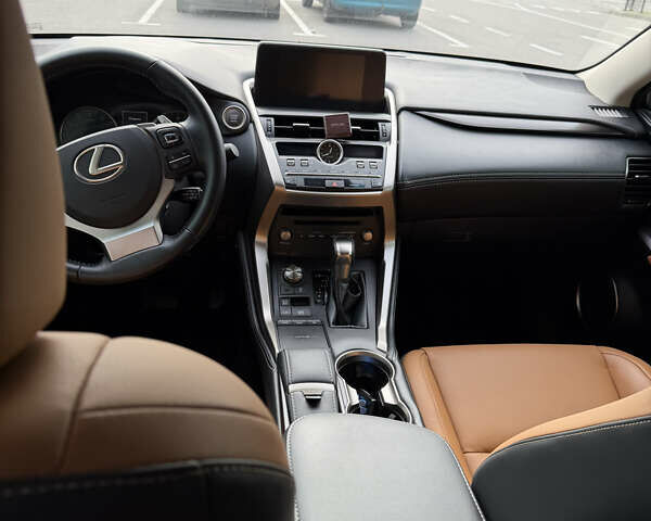 Белый Лексус НХ, объемом двигателя 2 л и пробегом 98 тыс. км за 27500 $, фото 10 на Automoto.ua