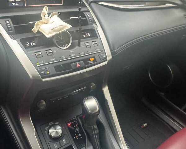 Белый Лексус НХ, объемом двигателя 1.99 л и пробегом 225 тыс. км за 27000 $, фото 8 на Automoto.ua