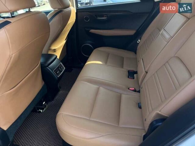 Белый Лексус НХ, объемом двигателя 2 л и пробегом 152 тыс. км за 22790 $, фото 38 на Automoto.ua