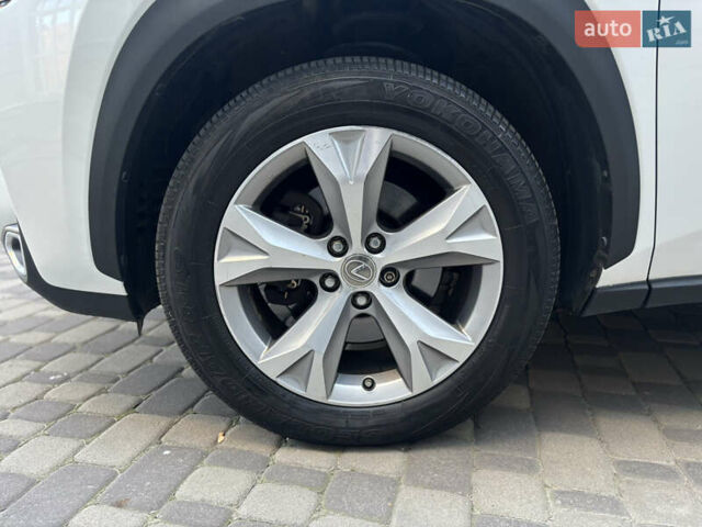 Белый Лексус НХ, объемом двигателя 2 л и пробегом 199 тыс. км за 21000 $, фото 11 на Automoto.ua