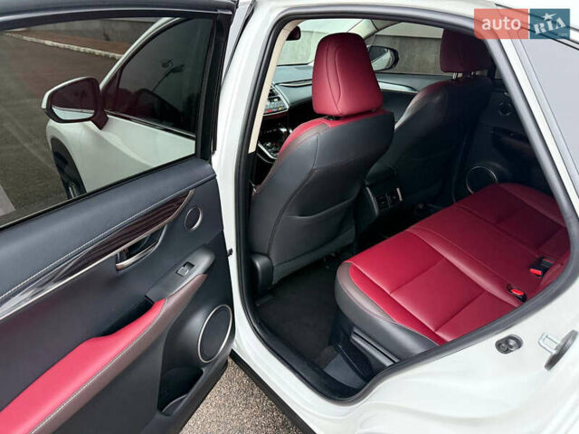 Білий Лексус НХ, об'ємом двигуна 1.99 л та пробігом 186 тис. км за 28300 $, фото 12 на Automoto.ua