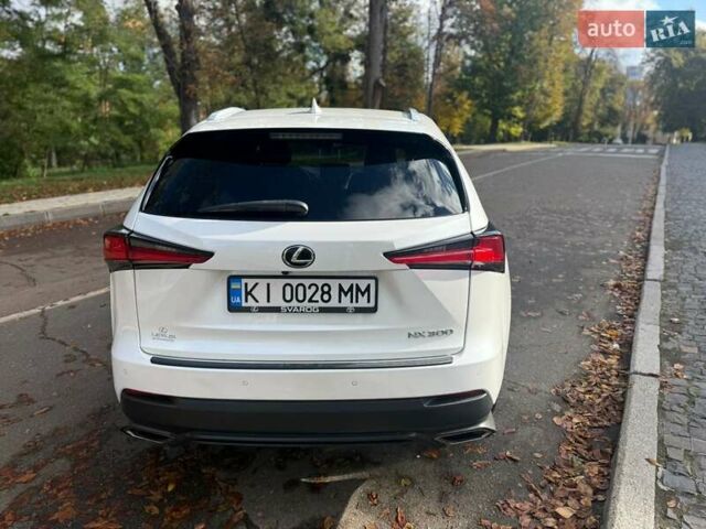 Белый Лексус НХ, объемом двигателя 2 л и пробегом 233 тыс. км за 22000 $, фото 3 на Automoto.ua