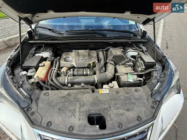 Белый Лексус НХ, объемом двигателя 2 л и пробегом 233 тыс. км за 22000 $, фото 19 на Automoto.ua