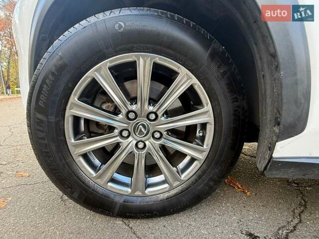 Белый Лексус НХ, объемом двигателя 2 л и пробегом 233 тыс. км за 22000 $, фото 18 на Automoto.ua