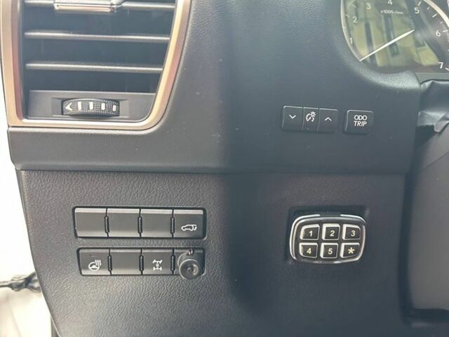 Белый Лексус НХ, объемом двигателя 2 л и пробегом 57 тыс. км за 34999 $, фото 12 на Automoto.ua