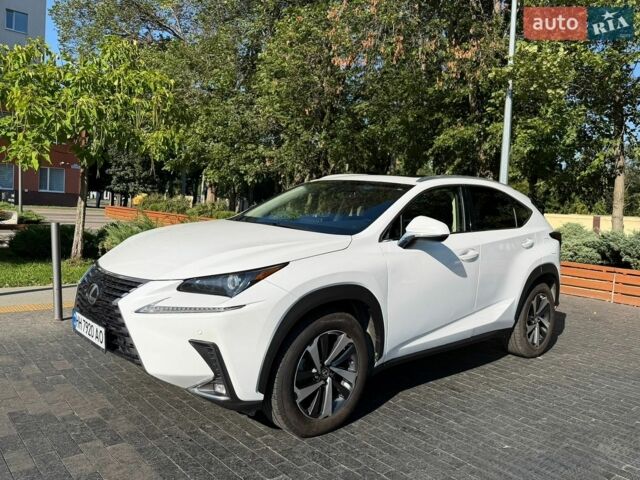 Білий Лексус НХ, об'ємом двигуна 2.5 л та пробігом 171 тис. км за 25000 $, фото 2 на Automoto.ua