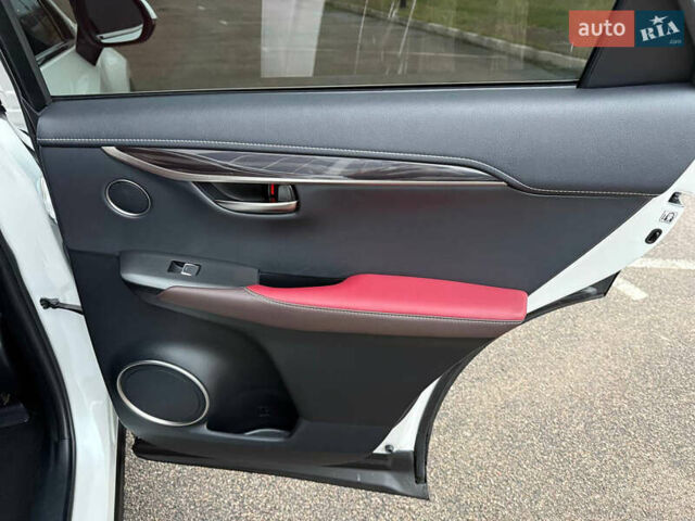 Білий Лексус НХ, об'ємом двигуна 1.99 л та пробігом 186 тис. км за 28300 $, фото 24 на Automoto.ua