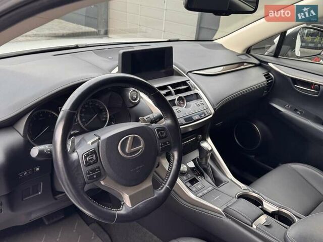 Білий Лексус НХ, об'ємом двигуна 1.99 л та пробігом 66 тис. км за 32900 $, фото 9 на Automoto.ua