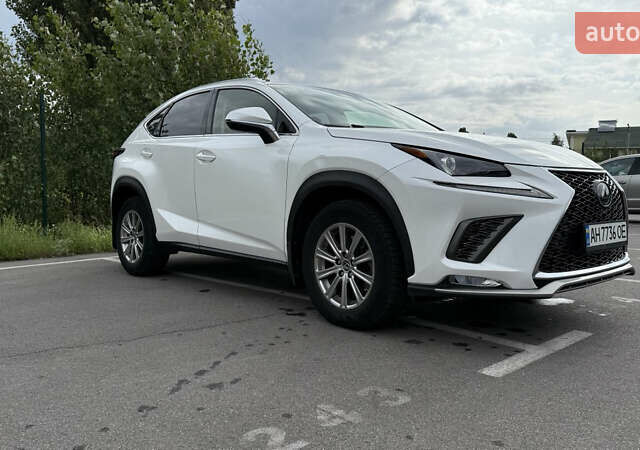 Білий Лексус НХ, об'ємом двигуна 2 л та пробігом 69 тис. км за 29500 $, фото 1 на Automoto.ua