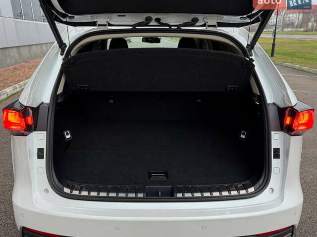 Білий Лексус НХ, об'ємом двигуна 1.99 л та пробігом 186 тис. км за 28300 $, фото 25 на Automoto.ua