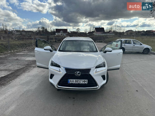 Белый Лексус НХ, объемом двигателя 1.99 л и пробегом 40 тыс. км за 35000 $, фото 18 на Automoto.ua