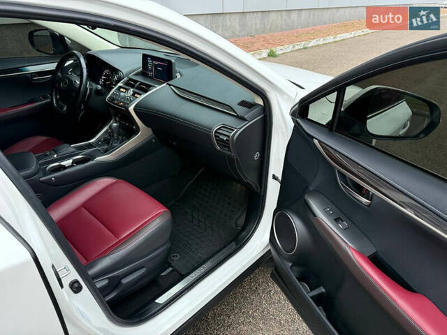 Білий Лексус НХ, об'ємом двигуна 1.99 л та пробігом 186 тис. км за 28300 $, фото 17 на Automoto.ua