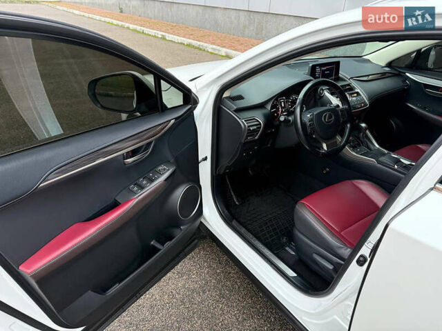 Білий Лексус НХ, об'ємом двигуна 1.99 л та пробігом 186 тис. км за 28300 $, фото 8 на Automoto.ua