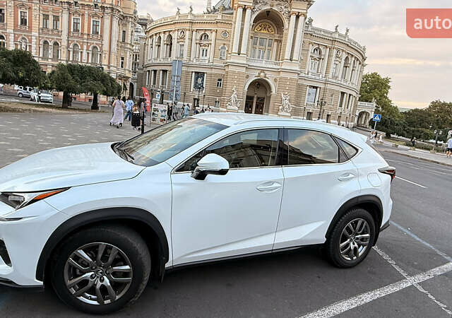 Белый Лексус НХ, объемом двигателя 1.99 л и пробегом 66 тыс. км за 32000 $, фото 1 на Automoto.ua