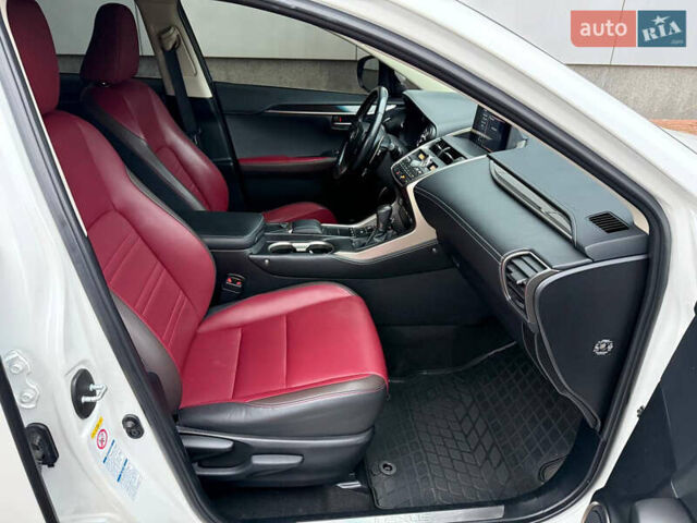 Білий Лексус НХ, об'ємом двигуна 1.99 л та пробігом 186 тис. км за 28300 $, фото 21 на Automoto.ua