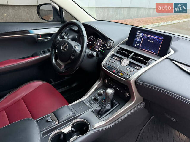 Білий Лексус НХ, об'ємом двигуна 1.99 л та пробігом 186 тис. км за 28300 $, фото 20 на Automoto.ua