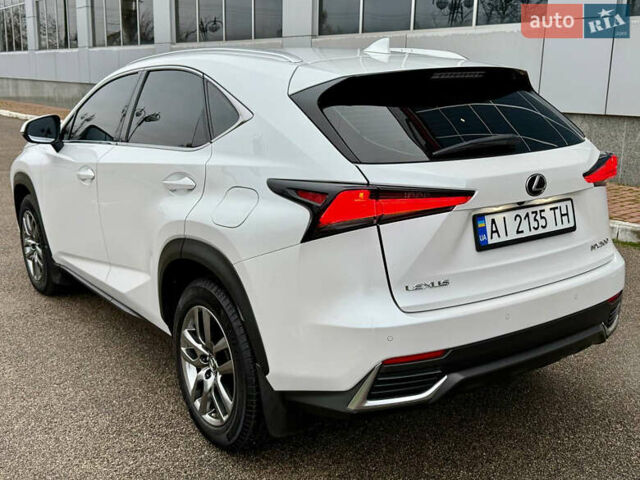Білий Лексус НХ, об'ємом двигуна 1.99 л та пробігом 186 тис. км за 28300 $, фото 5 на Automoto.ua