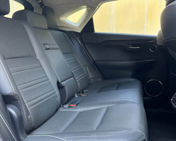 Білий Лексус НХ, об'ємом двигуна 2 л та пробігом 88 тис. км за 27500 $, фото 31 на Automoto.ua
