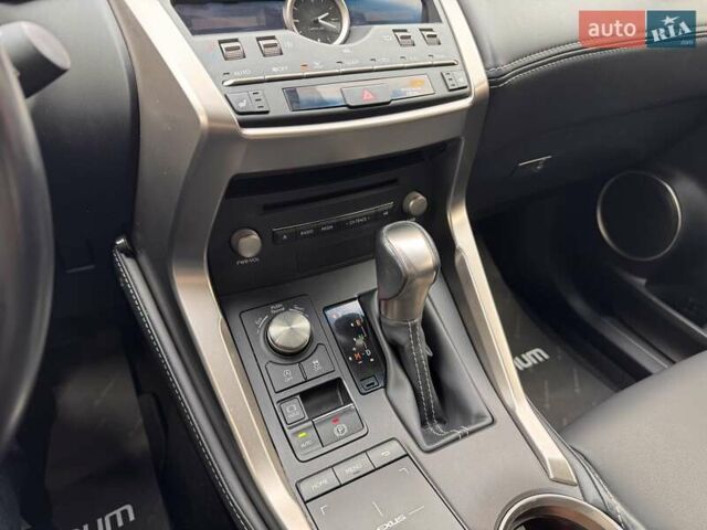 Білий Лексус НХ, об'ємом двигуна 1.99 л та пробігом 66 тис. км за 32900 $, фото 18 на Automoto.ua