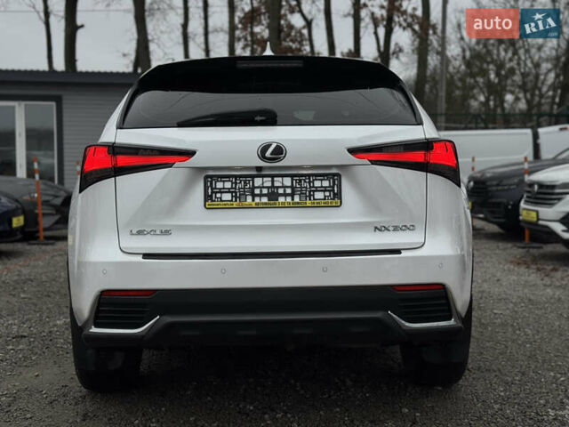 Белый Лексус НХ, объемом двигателя 2 л и пробегом 111 тыс. км за 29900 $, фото 2 на Automoto.ua