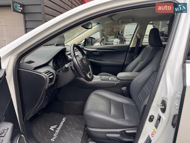 Білий Лексус НХ, об'ємом двигуна 1.99 л та пробігом 66 тис. км за 32900 $, фото 8 на Automoto.ua