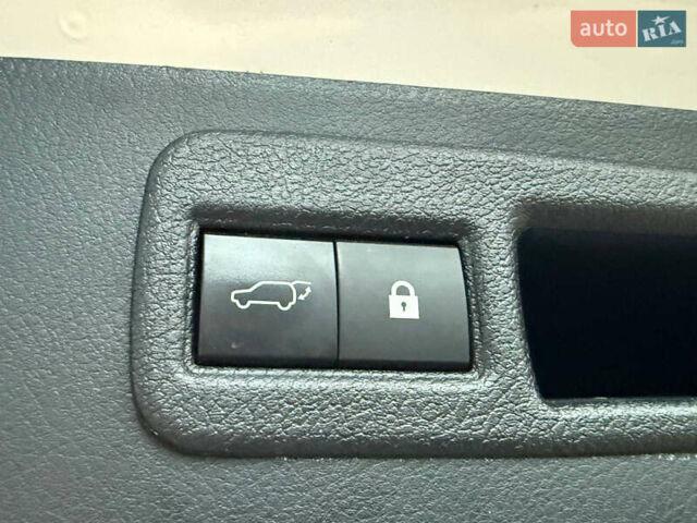 Білий Лексус НХ, об'ємом двигуна 1.99 л та пробігом 186 тис. км за 28300 $, фото 26 на Automoto.ua