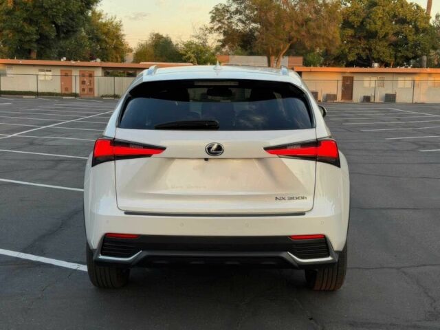 Білий Лексус НХ, об'ємом двигуна 2.5 л та пробігом 40 тис. км за 16000 $, фото 4 на Automoto.ua