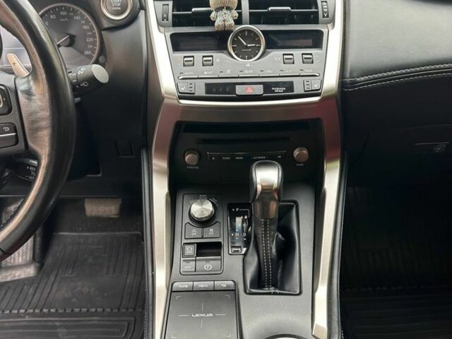 Белый Лексус НХ, объемом двигателя 2 л и пробегом 57 тыс. км за 34999 $, фото 15 на Automoto.ua