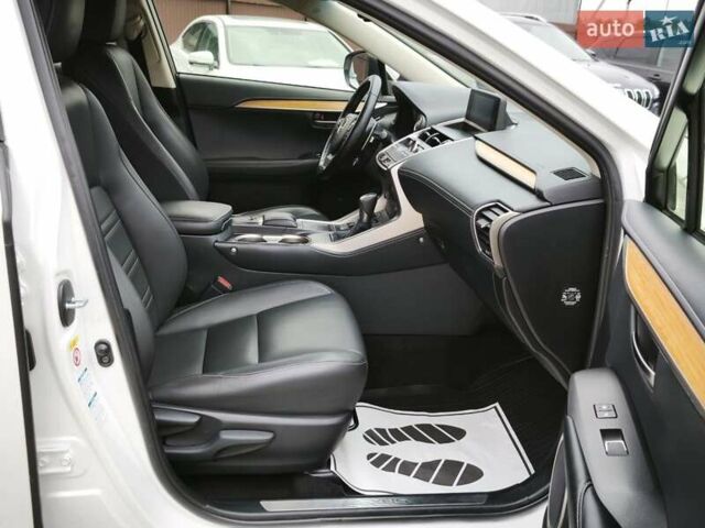 Білий Лексус НХ, об'ємом двигуна 1.99 л та пробігом 154 тис. км за 27601 $, фото 19 на Automoto.ua