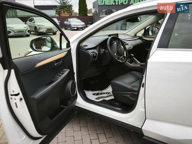 Білий Лексус НХ, об'ємом двигуна 1.99 л та пробігом 154 тис. км за 27601 $, фото 9 на Automoto.ua