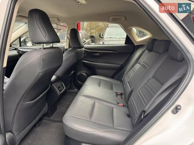 Білий Лексус НХ, об'ємом двигуна 1.99 л та пробігом 66 тис. км за 32900 $, фото 11 на Automoto.ua