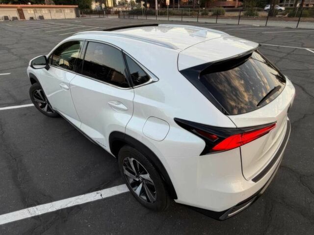 Білий Лексус НХ, об'ємом двигуна 2.5 л та пробігом 40 тис. км за 16000 $, фото 3 на Automoto.ua