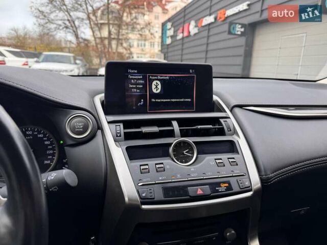 Білий Лексус НХ, об'ємом двигуна 1.99 л та пробігом 66 тис. км за 32900 $, фото 19 на Automoto.ua