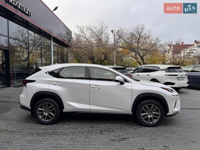 Білий Лексус НХ, об'ємом двигуна 1.99 л та пробігом 66 тис. км за 32900 $, фото 7 на Automoto.ua