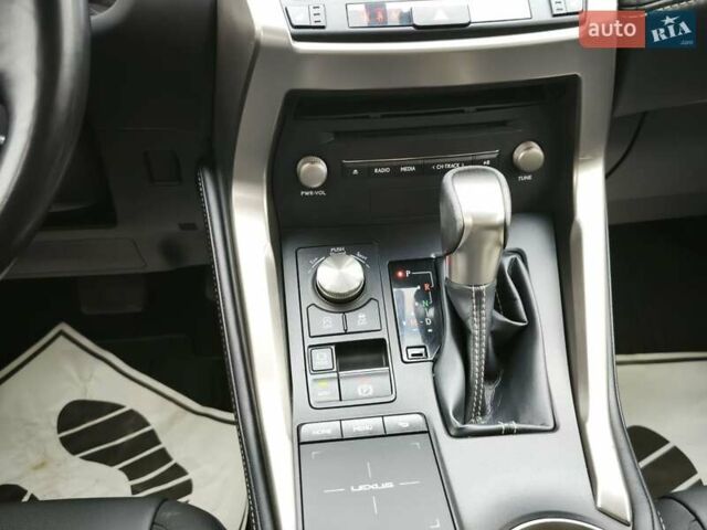 Білий Лексус НХ, об'ємом двигуна 1.99 л та пробігом 154 тис. км за 27601 $, фото 14 на Automoto.ua