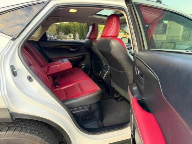 Білий Лексус НХ, об'ємом двигуна 2.5 л та пробігом 40 тис. км за 16000 $, фото 7 на Automoto.ua