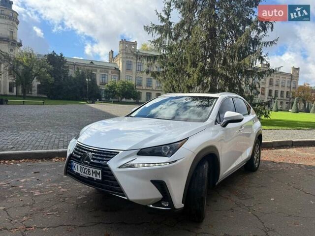 Белый Лексус НХ, объемом двигателя 2 л и пробегом 233 тыс. км за 22000 $, фото 1 на Automoto.ua