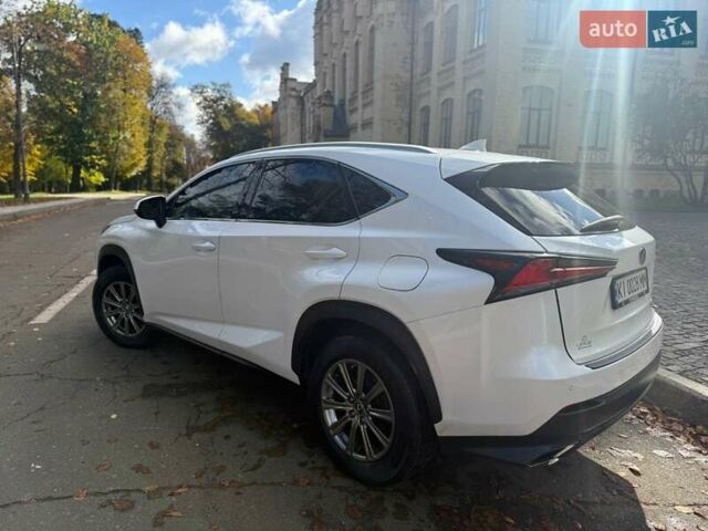 Белый Лексус НХ, объемом двигателя 2 л и пробегом 233 тыс. км за 22000 $, фото 4 на Automoto.ua