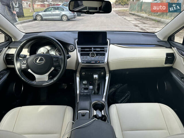 Белый Лексус НХ, объемом двигателя 1.99 л и пробегом 40 тыс. км за 35000 $, фото 6 на Automoto.ua