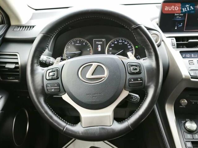 Білий Лексус НХ, об'ємом двигуна 1.99 л та пробігом 154 тис. км за 27601 $, фото 12 на Automoto.ua