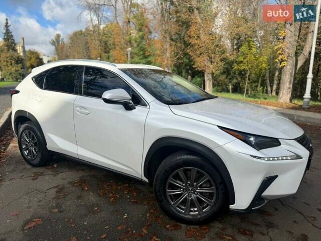 Белый Лексус НХ, объемом двигателя 2 л и пробегом 233 тыс. км за 22000 $, фото 5 на Automoto.ua