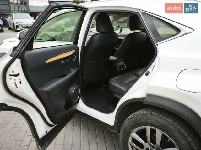 Білий Лексус НХ, об'ємом двигуна 1.99 л та пробігом 154 тис. км за 27601 $, фото 16 на Automoto.ua