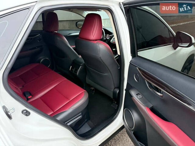 Білий Лексус НХ, об'ємом двигуна 1.99 л та пробігом 186 тис. км за 28300 $, фото 23 на Automoto.ua